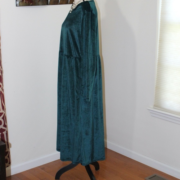 CW Classics, velvet green long sleeve dress - Picture 3 of 7